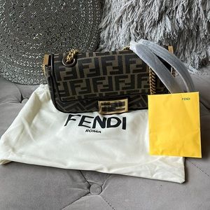 Designer FENDI Baguette (Small)